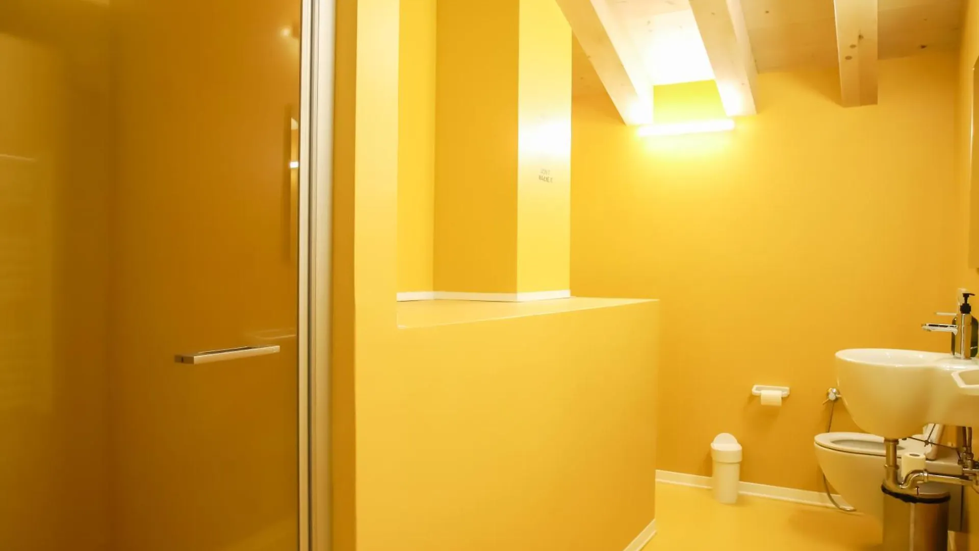 Nomad Hostel Treviso İtalya