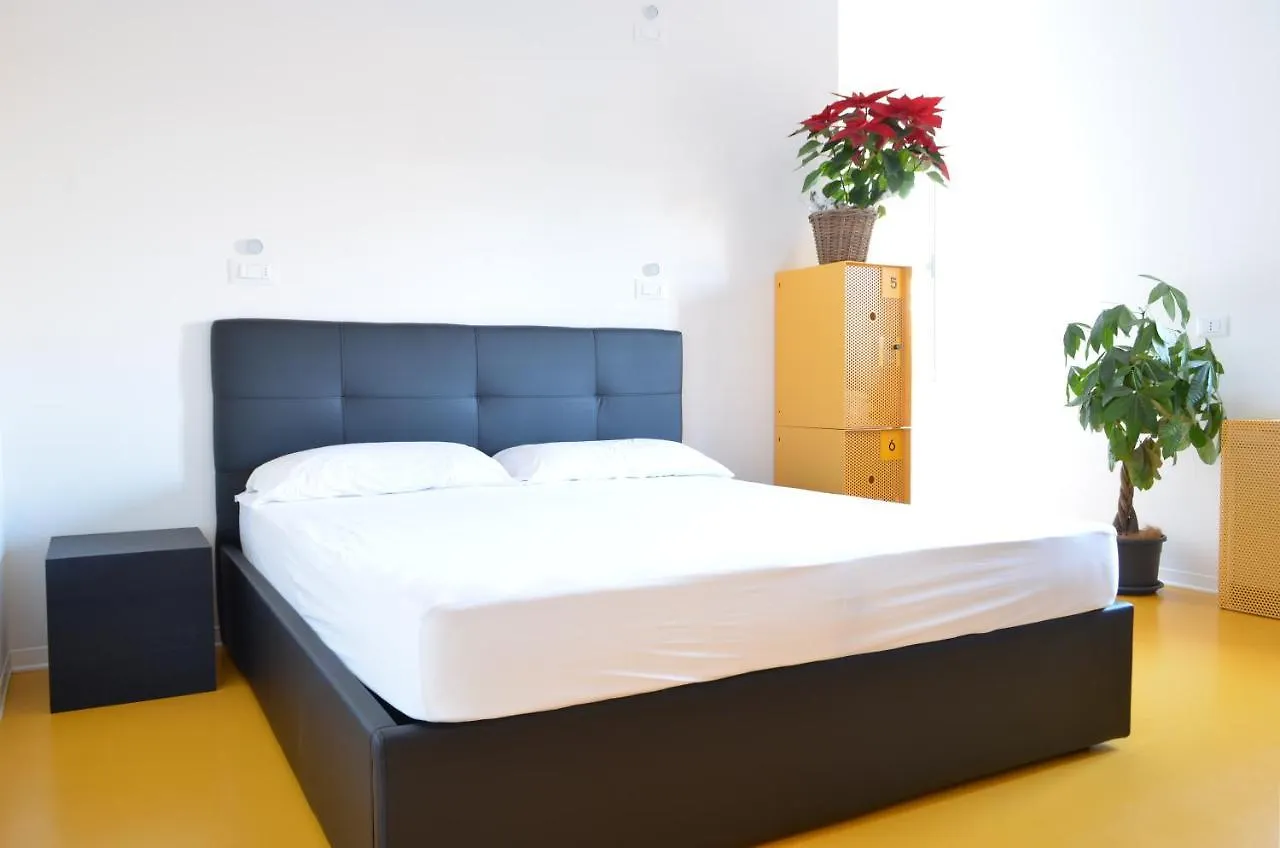 Nomad Hostel Treviso 0*,